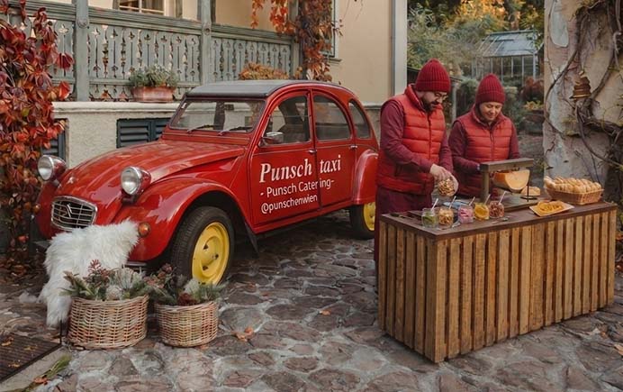 Raclette-Stand mit Punschtaxi "2CV rot"
